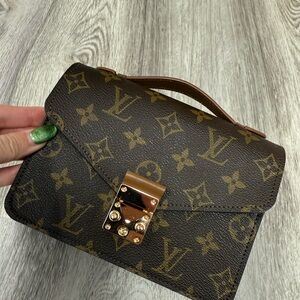 Made from recycled authentic canvas